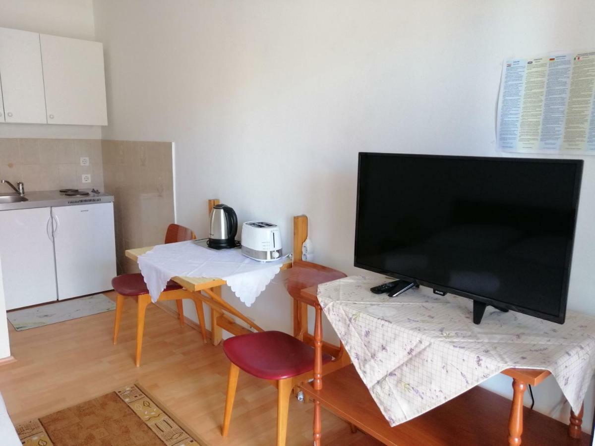 Apartments Emmas Studio Stari Grad  Ngoại thất bức ảnh