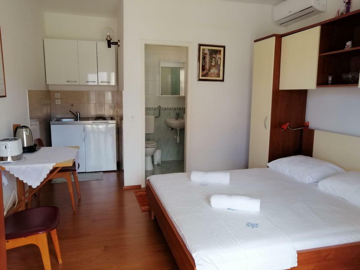 Apartments Emmas Studio Stari Grad  Ngoại thất bức ảnh