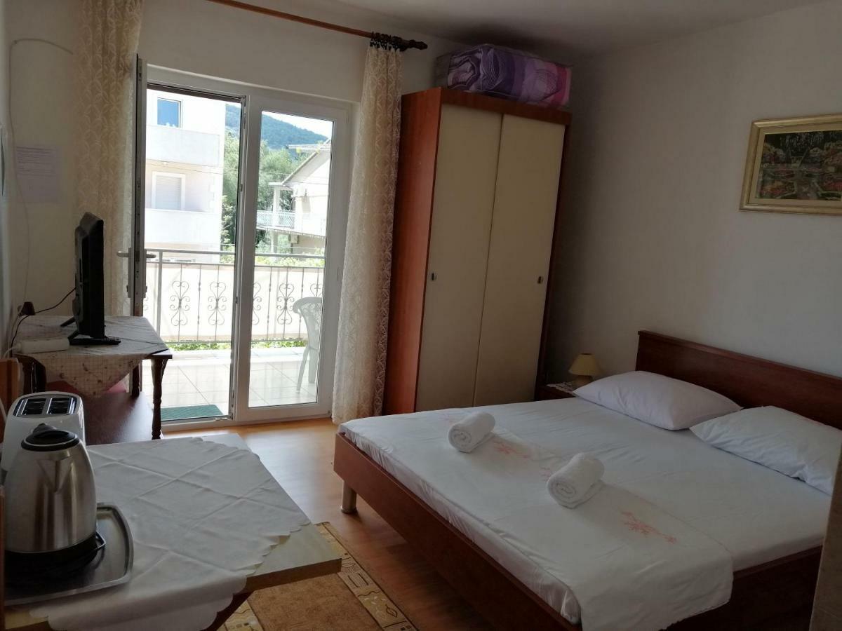 Apartments Emmas Studio Stari Grad  Ngoại thất bức ảnh