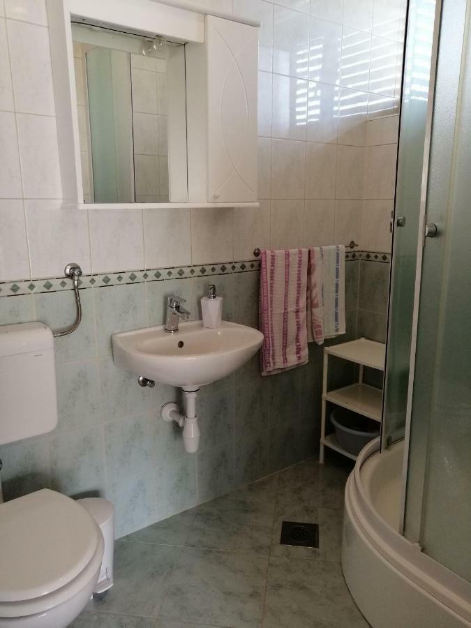 Apartments Emmas Studio Stari Grad  Ngoại thất bức ảnh