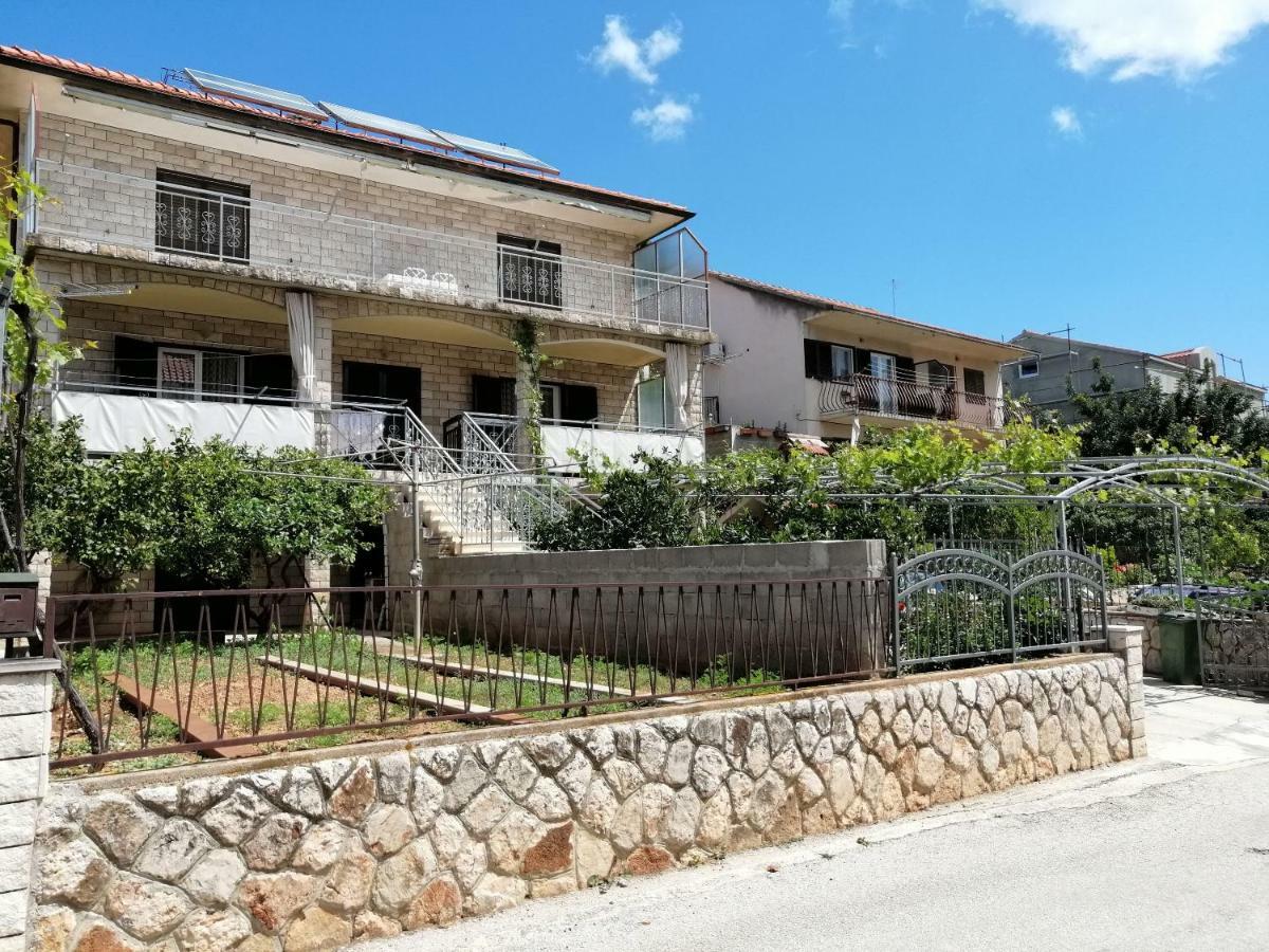 Apartments Emmas Studio Stari Grad  Ngoại thất bức ảnh