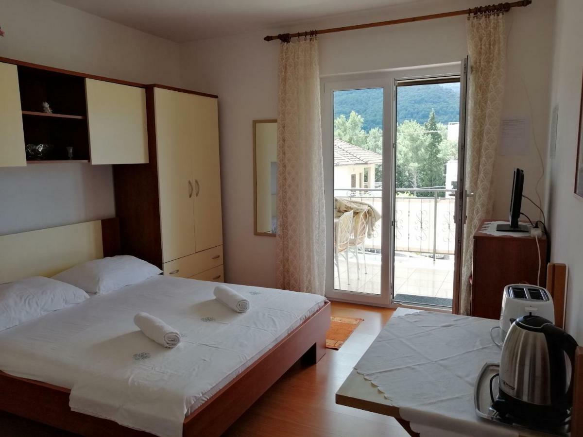 Apartments Emmas Studio Stari Grad  Ngoại thất bức ảnh