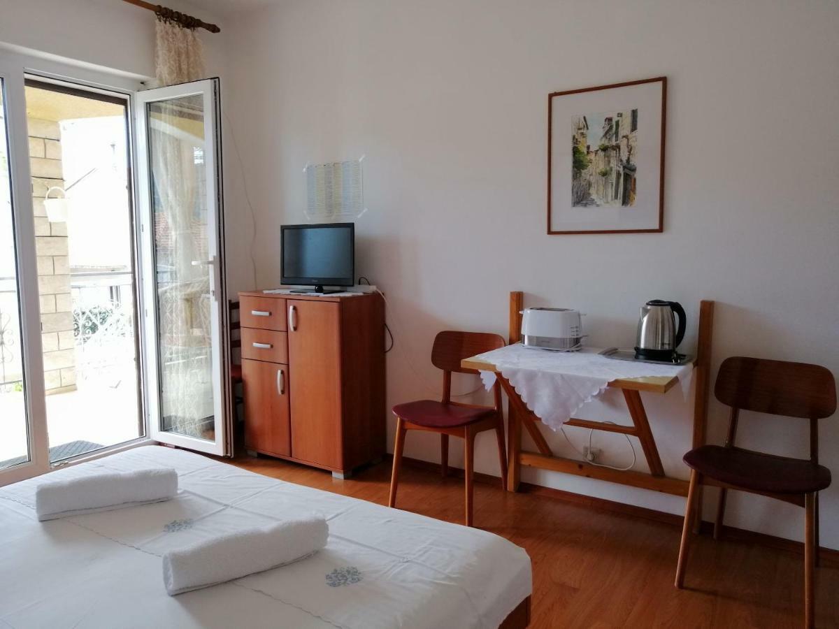 Apartments Emmas Studio Stari Grad  Ngoại thất bức ảnh